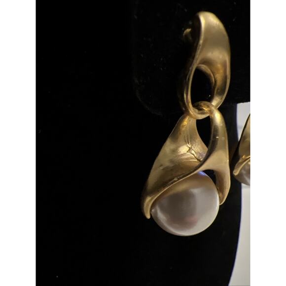 Modernist Earrings Matte Gold Pierced Dangle Stud Faux Pearl Designer Inspired - Picture 4 of 9